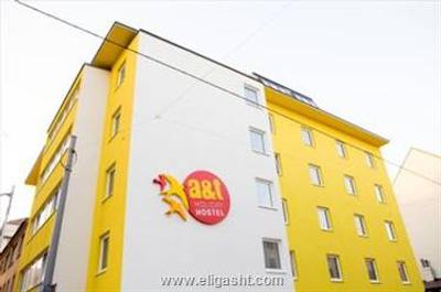 ای اند تی هالیدی هاستل وین