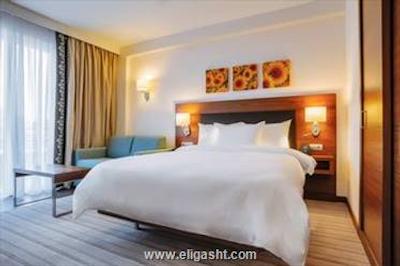 هیلتون گاردن این کرسنودر