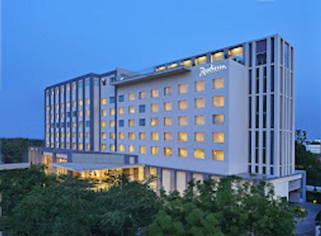 رادیسون بلو آگرا تاج است گیت