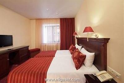 کلاب هتل کرونا