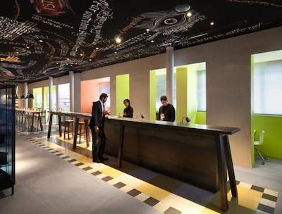 دمیرورن استقلال پالاس