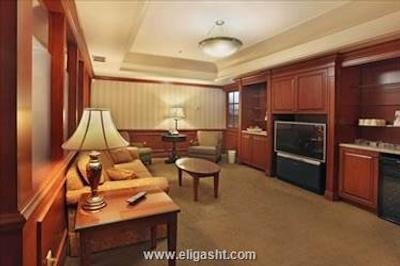 گوورنور هتل پلیس دوپویس