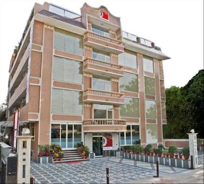 کلارکس این نهرو پلیس