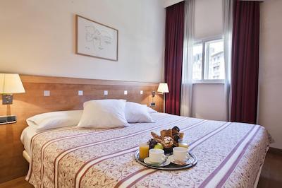 اکتا آنتیبس