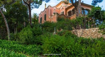 فکتوری هاوس هاستل