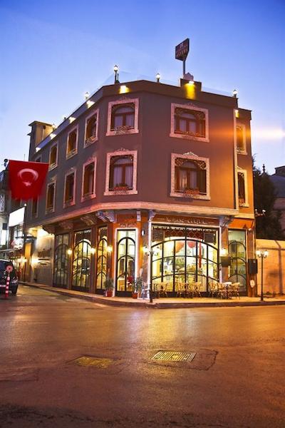 رومانس هوت کوچور هتل