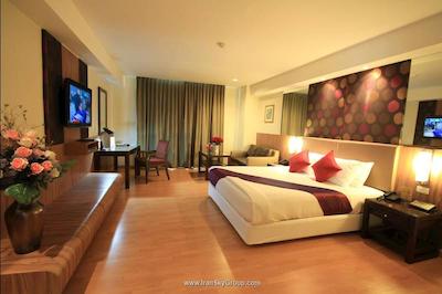 داینستی این گرند