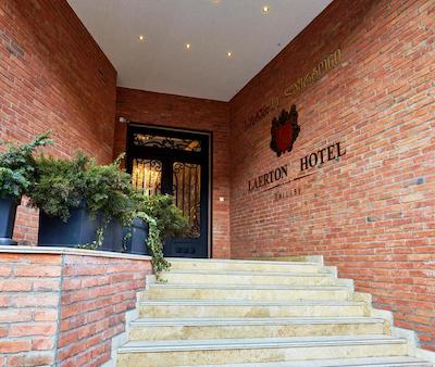 تفلیس لارتن