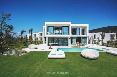 نیکی بیچ رسرت اند اسپا بدروم