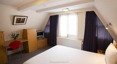 کونتین گلدن بیر هتل