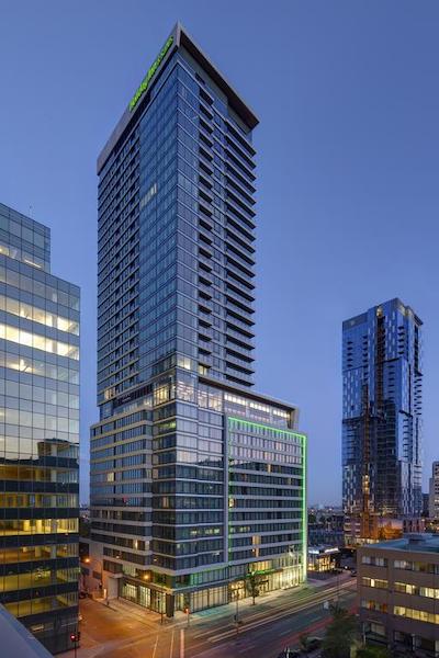 هلیدی این هتل