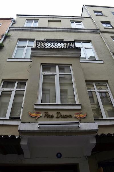 نیو پرا هتل