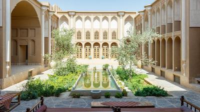 هتل اقامت گاه سنتی خانه سه نیک یزد