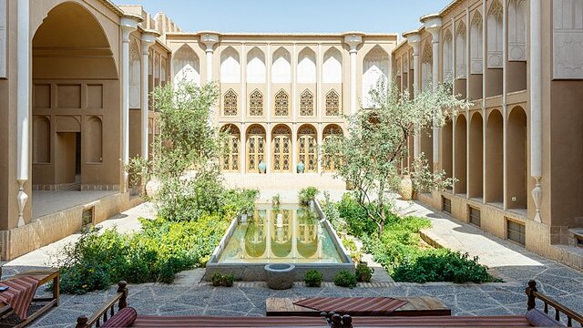 هتل اقامت گاه سنتی خانه سه نیک یزد
