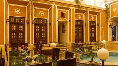 هتل اقامتگاه بومگردی نقره یزد