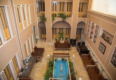 هتل اقامتگاه سنتی الماس یزد