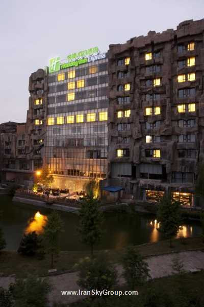 هالیدی این اکسپرس مینزویوان