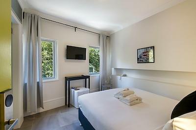 اسیدنی بوتیک هتل