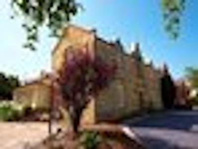 کست ترینیتی هوس