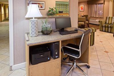 لا کوینتا این ناشویل آیرپرت