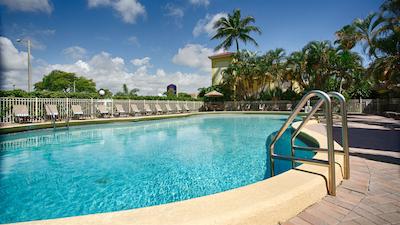 بست وسترن پلاس ونیورسیتی این