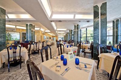 دیپلمات پالاس