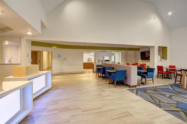 هلید این اکسپرز کلومبوز اسود-اُبتز