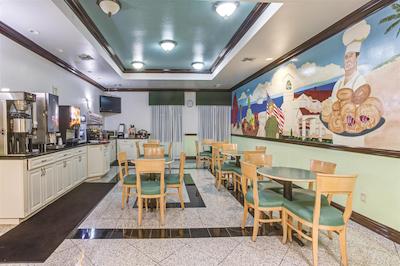 لا کوینتا این تامپا اسود