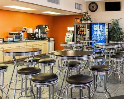 اکنو لج آیرپرت