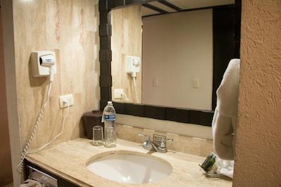 بست وسترن هتل پسادا فریمان زنا درادا