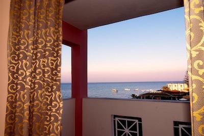 کسنز کامارا بیچ هتل