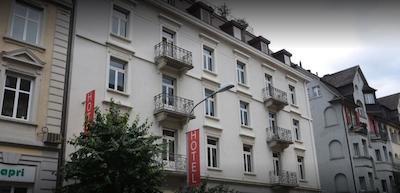 لادیز فیرست