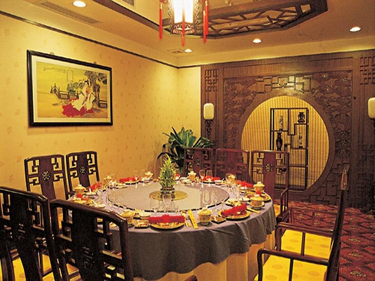 ونیورسال هوس گراند رمانس هتل