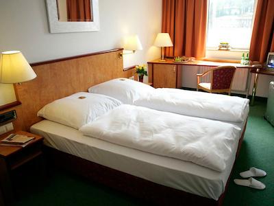 هتل استر ووپرتال