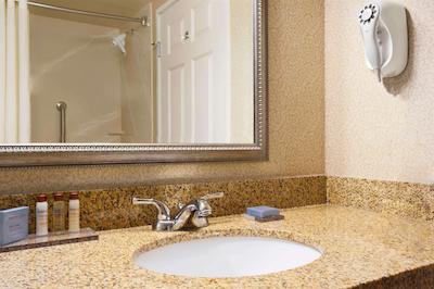 وینگات بای ویندهام لویسویل ایست