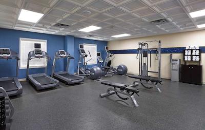 هامپتون این اند سویتز ادمنتون وست