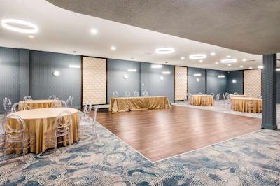 کوالیتی این اند کنفرنس سنتر