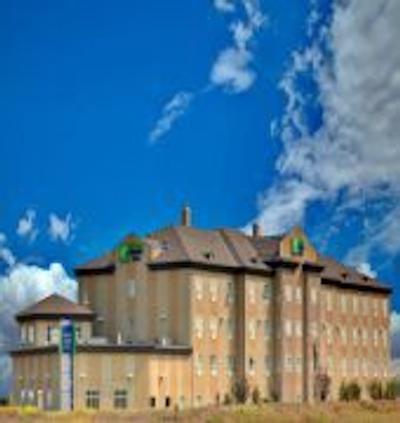 هلید این اکسپرز هتل اند سویتز آیرپرت-کالگاری