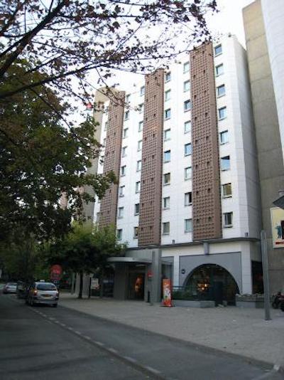 آیبیس پاریس تور ایفل کامبرون 15ام