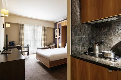 اداجیو پاریس هاوسمن