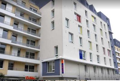 اداجیو اکسس پاریس سنت-دنیس پلیل