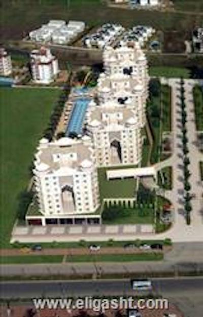 لارا فامیلی کلاب