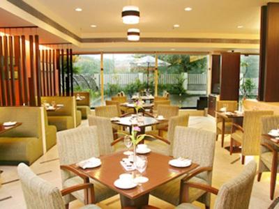 د میوز ساروار پورتیکو-نهرو پلاس