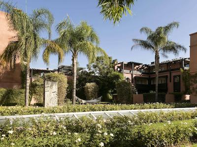 هتل اند ریادز باریر ل ناورا