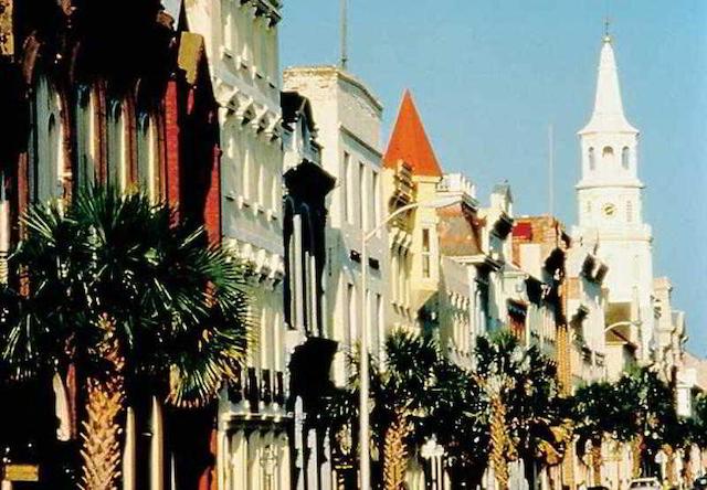 کورتیارد نرد چارلستون آیرپرت/کلیسوم