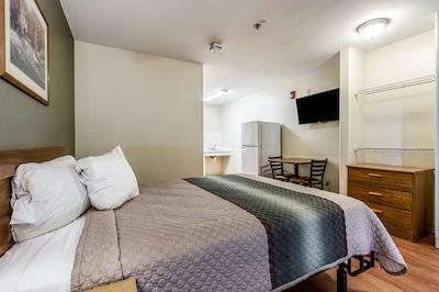 همتون استودیز فنیکس-وست