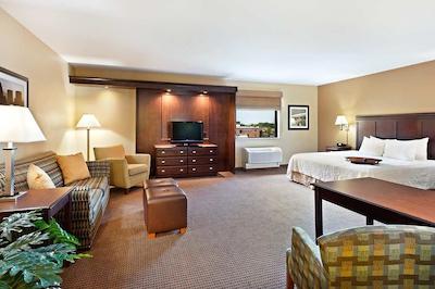 هامپتون این اند سویتز اُماها-دونتون