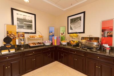 هامپتون این اند سویتز جاکسُنویل-آیرپرت