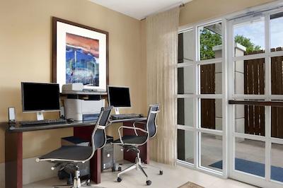 هاودرن سویتز بای ویندهام کلج استیشن