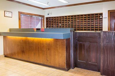 استودیو 6 فتویل نک براگ بولوارد